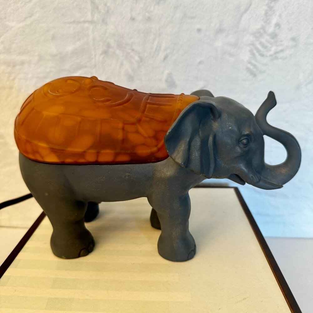 Vintage Cheyenne Cast Metal Elephant Accent Table Lamp Antique Brass Amber Glass
